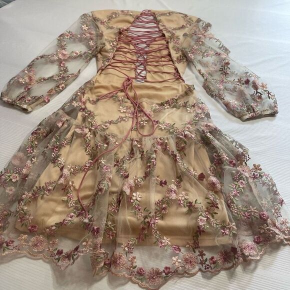 Hello Molly Floral Embroidered Strappy Dress Size 8 - Picture 11 of 13